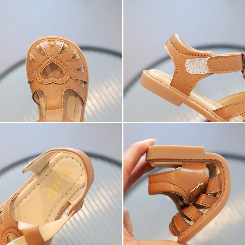 Sapatinho Boneca com Detalhe Vazado de Coração 🎀 Um Charme Clássico e Fofo para Deixar o Lookinho da Sua Baby Diva Mais Perfeito! ✨👑