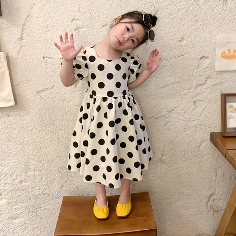 Vestido Lavinia: Leveza 🕊️, Charme Retrô 🕰️ e Aventuras Comfy 🧸 - Lookinho Poá com Estilo ✨ e Liberdade 🦋