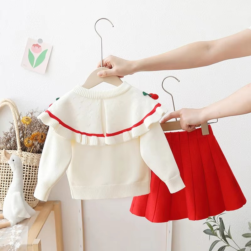 Conjunto Eloísa Sweet Chérie 🍓🍒 – Look Atemporal 🌟 com Aplicações de Cerejas ❤️ & Saia Plissada 👗✨