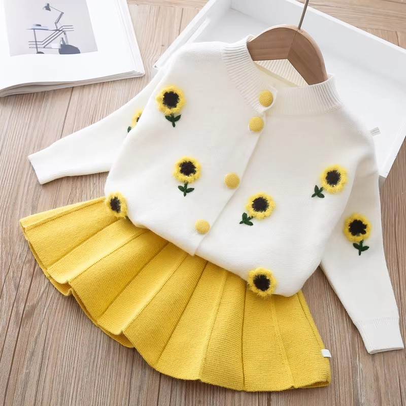 Conjunto Primavera Encantada 🌼🌟 – Suéter Aconchegante 🧸 e Saia Plissada 〰️