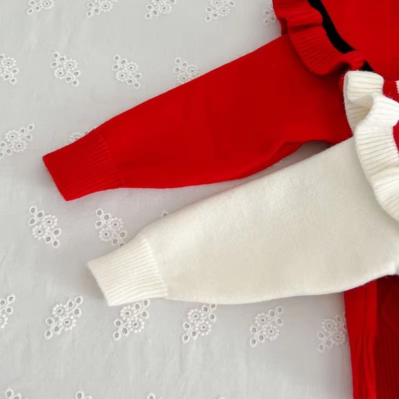 Conjunto Eloísa Sweet Chérie 🍓🍒 – Look Atemporal 🌟 com Aplicações de Cerejas ❤️ & Saia Plissada 👗✨