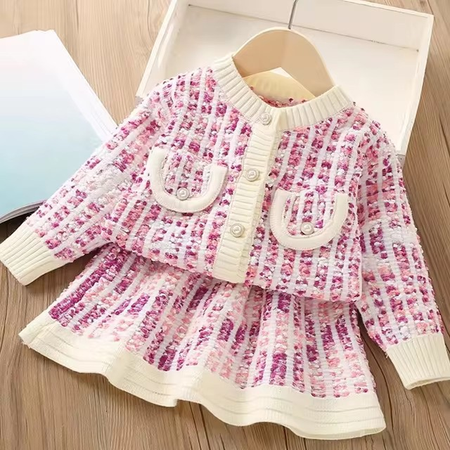 Conjunto Denise Charme Atemporal ✨🕰️ – Lookinho Comfy 💖🛋️ Mangas Longas, Bolsos Trendy 🤩 e Saia Plissada 💫