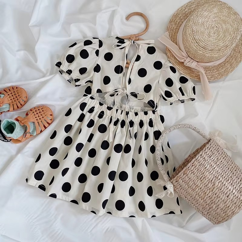 Vestido Lavinia: Leveza 🕊️, Charme Retrô 🕰️ e Aventuras Comfy 🧸 - Lookinho Poá com Estilo ✨ e Liberdade 🦋