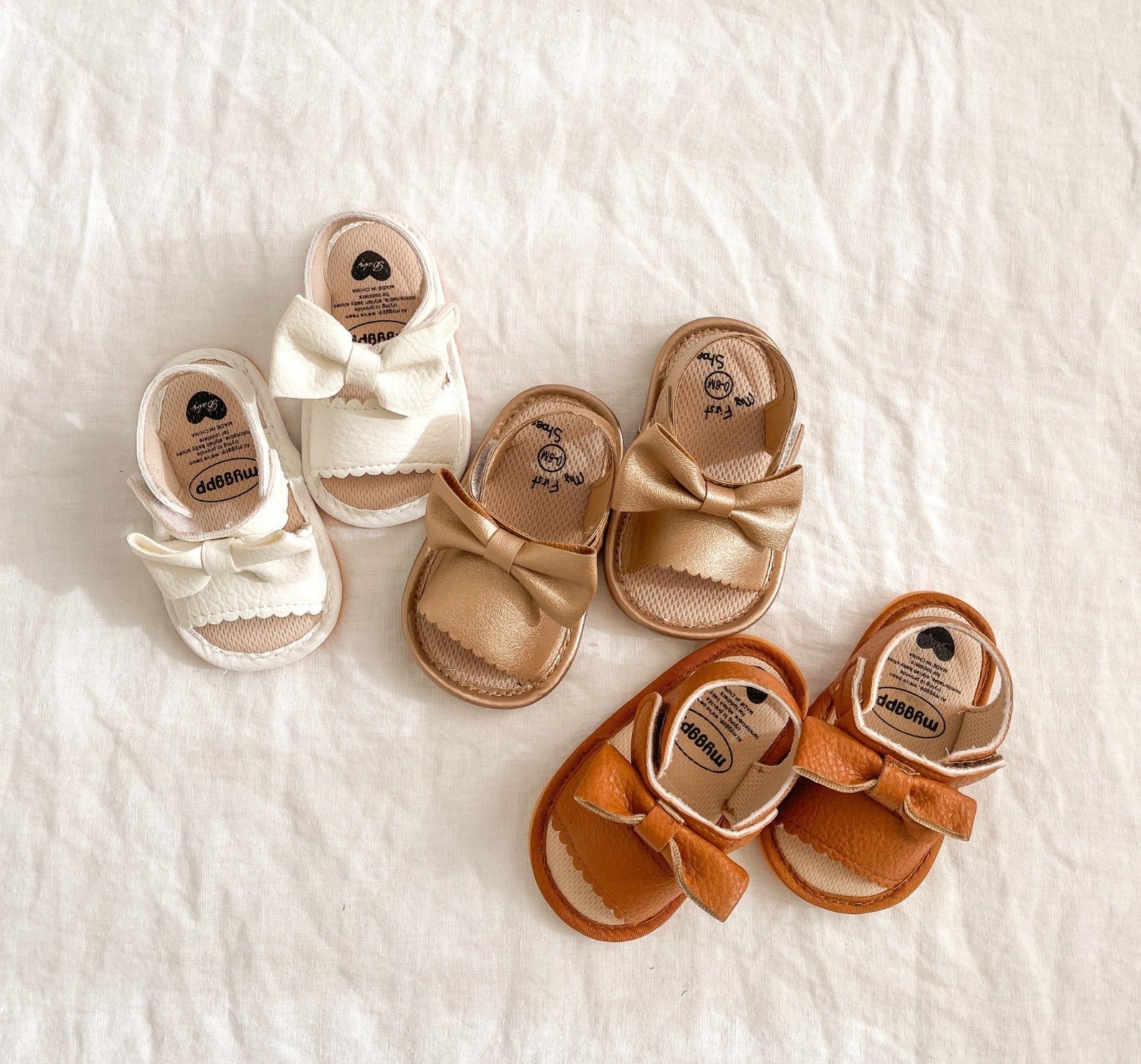 Sapatinho Boneca com Detalhe Vazado de Coração 🎀 Um Charme Clássico e Fofo para Deixar o Lookinho da Sua Baby Diva Mais Perfeito! ✨👑