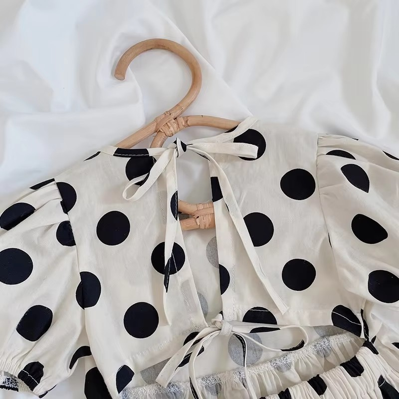 Vestido Lavinia: Leveza 🕊️, Charme Retrô 🕰️ e Aventuras Comfy 🧸 - Lookinho Poá com Estilo ✨ e Liberdade 🦋