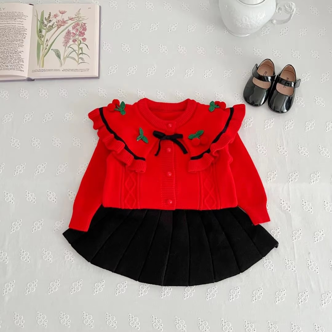 Conjunto Eloísa Sweet Chérie 🍓🍒 – Look Atemporal 🌟 com Aplicações de Cerejas ❤️ & Saia Plissada 👗✨