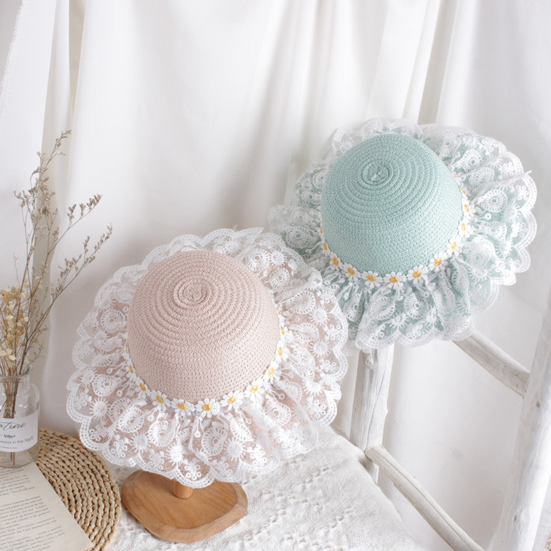 Chapéu Sonho de Verão ✨ da Mini Princesa 👑 com Renda Encantada 🎀 e Margaridas do Campo 🌼 Para um Lookinho Super Fofo e Fashion!
