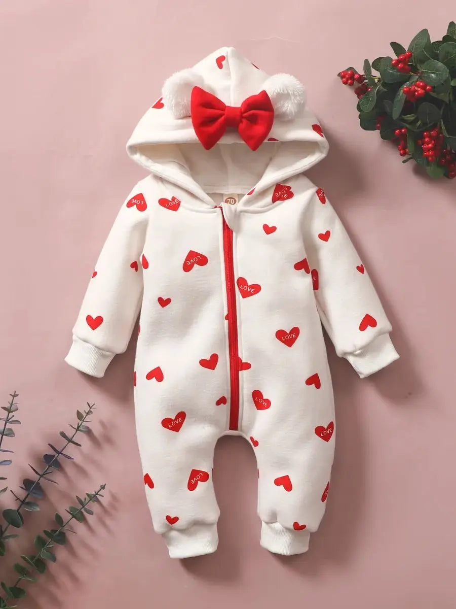 Macacão Peluciado Premium Dengo de Ursinha 🐻 Com Apliques Delicados de Corações 💖 Aveludado Confort ☁️ com Detalhes 3D de Orelhinhas 🐾