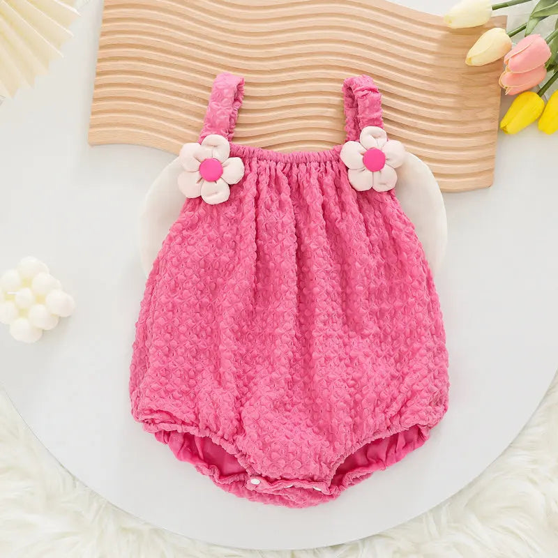 Lookinho Romper Fashion ☁️🌺 com Textura Pipoca Aconchegante 🥰 Detalhes Florais Encantados 🌼 e um Laço Fadinha Fofa 🎀 💫