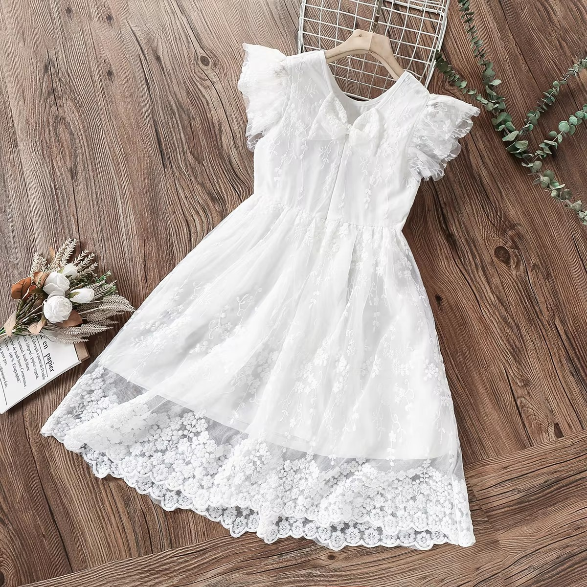 Vestido Melissa Essência Aura Suave 🕊️✨ – Renda Floral 🌸🌿 e Manga Pétala 🌷💖