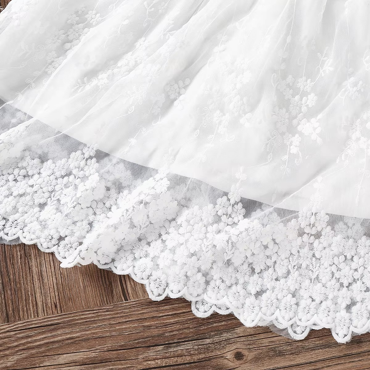 Vestido Melissa Essência Aura Suave 🕊️✨ – Renda Floral 🌸🌿 e Manga Pétala 🌷💖