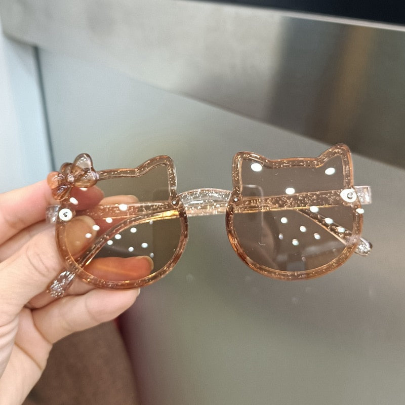 Óculos Sol Cat-Eye 🐱✨: Olhar de Gatinha para Sua Pequena Fashionista! 💖