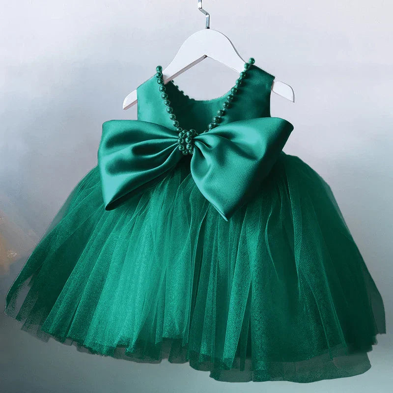 Peça Essencial Glamour Kids 💖 Vestido Com Laço Extra Grande e Pérolas Finas Que Deixam Sua Filha Deslumbrante e Preparada Para Marcar Presença com Muito Estilo! 👑💍