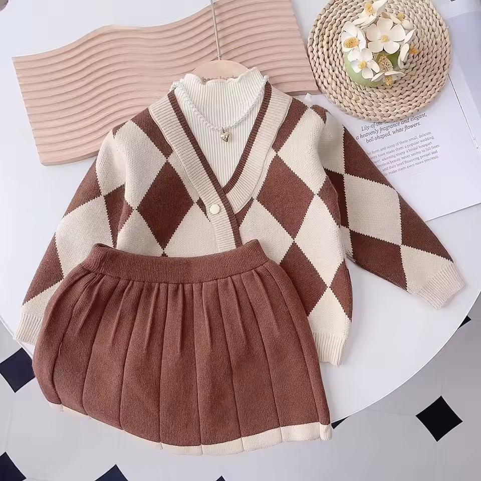 Conjunto Isabella Mini Trendsetter 👗🌟 - Estilo Colegial 🏫🖋️ em Cardigan Diamante 💎