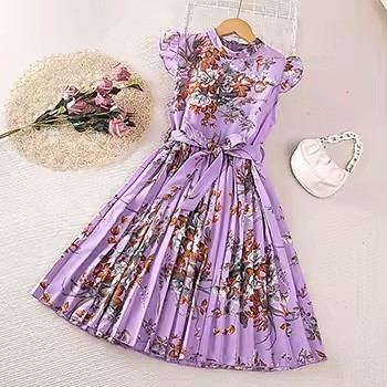 Vestido Lígia Princesa Casual 👑🤍 - Detalhes Franzidos 👗 e Atmosfera Romântica 🥰