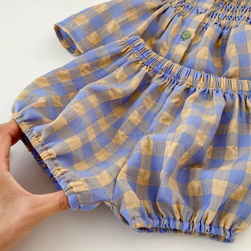 Lookinho Xadrez Charming ✨ com Blusinha Lastex de Fofura e Shortinho Bloomer Soltinho Pra Toda Aventura 🗺️💖