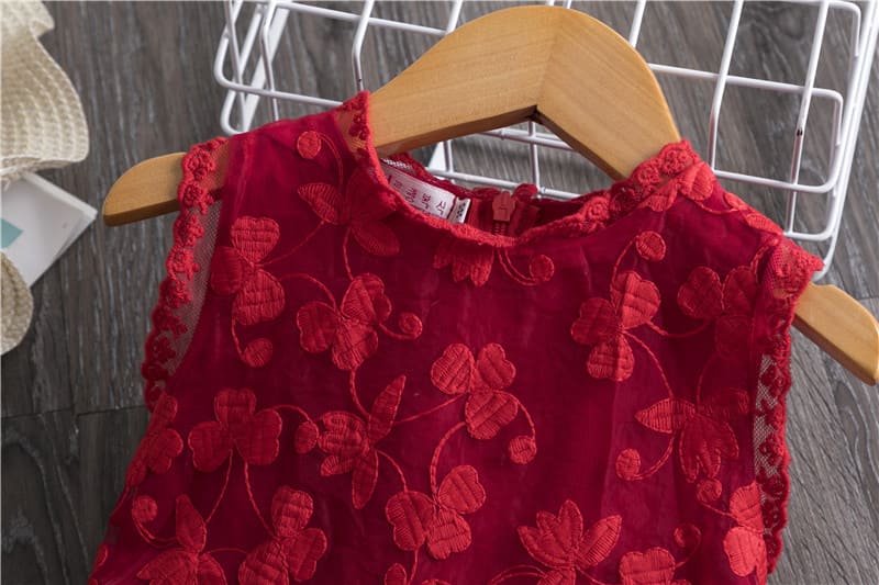 Lookinho Angelical de Renda Pura 👼 Vestido Festivo com Toque Mágico e Caimento Perfeito para a Sua Pequena Brilhar em Ocasiões Especiais! 🌸💫