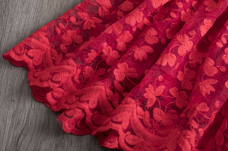 Lookinho Angelical de Renda Pura 👼 Vestido Festivo com Toque Mágico e Caimento Perfeito para a Sua Pequena Brilhar em Ocasiões Especiais! 🌸💫