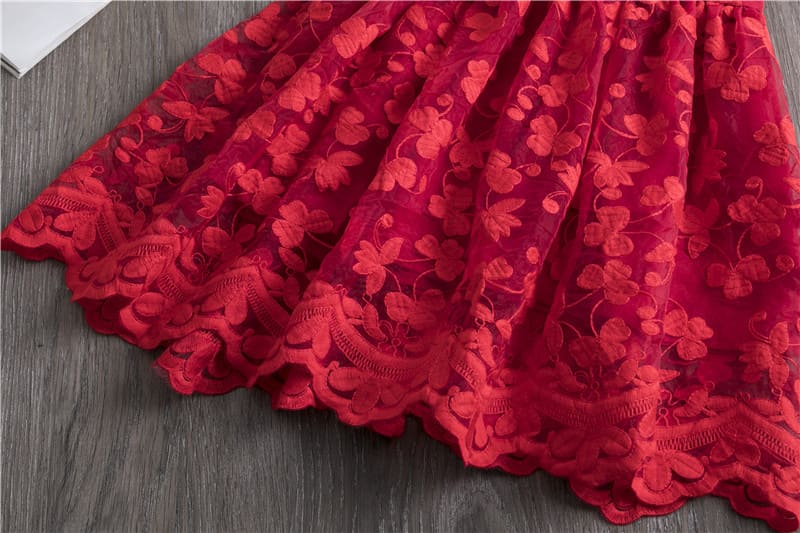 Lookinho Angelical de Renda Pura 👼 Vestido Festivo com Toque Mágico e Caimento Perfeito para a Sua Pequena Brilhar em Ocasiões Especiais! 🌸💫