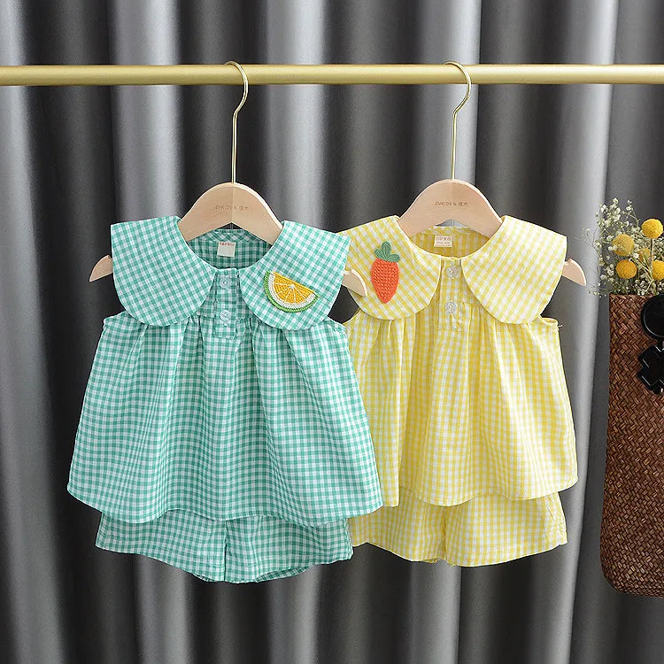 Charme Campestre 🌾 em Nosso Conjuntinho Xadrez 🧺 com Detalhes Gola Peter Pan e Apliques ✨