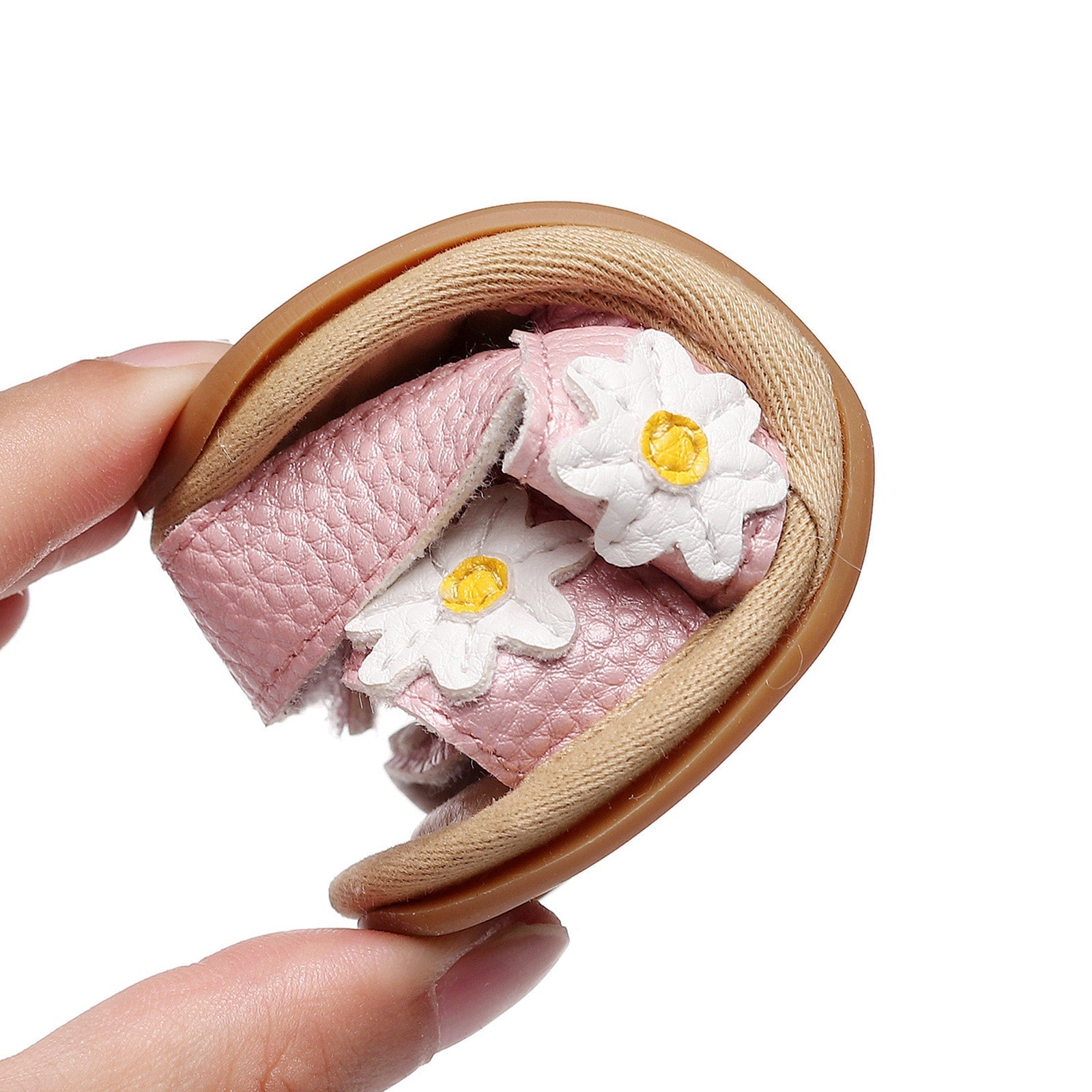 Trendsetter Mirim 💫 Sandália Daisy Doce Jardim Encantado 🌷 O Toque de Brilho e Fofura Para o Lookinho Mais Fashion da Sua Pequena Diva ✨💖