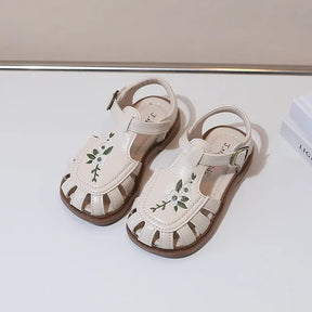 Sandália Infantil Pétalas 💐 A Sandália Clássica que Floresce 🍃 em Cada Passo da sua Bonequinha 💖