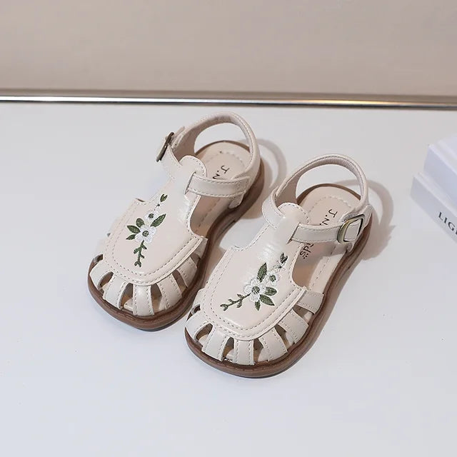 Sandália Infantil Pétalas 💐 A Sandália Clássica que Floresce 🍃 em Cada Passo da sua Bonequinha 💖