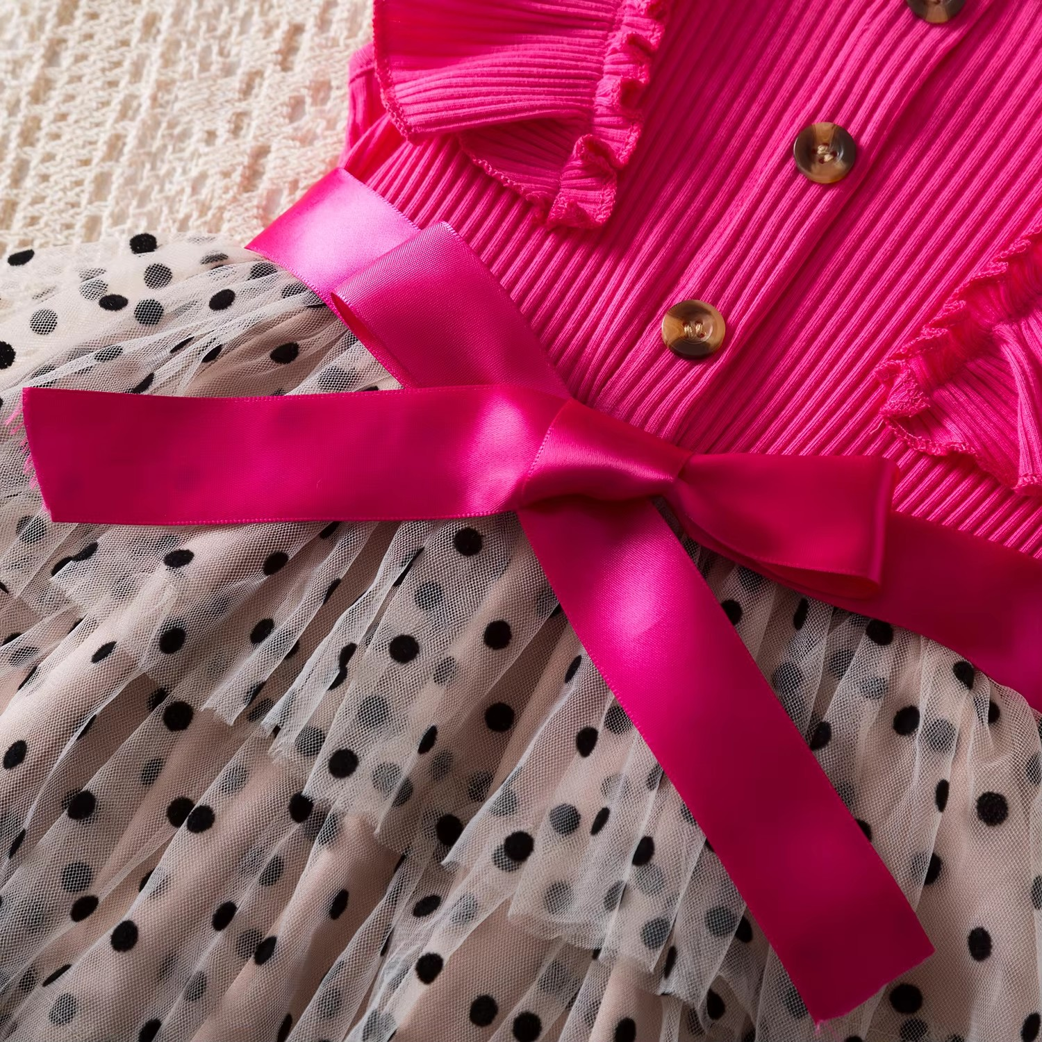 Vestido Emily Comfy-Luxo ☁️👑 – Charme Atemporal ✨🕰️, Tule Mágico de Poá 🧚‍♀️ e Detalhes Retrô 📸