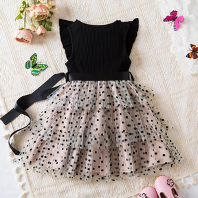 Vestido Emily Comfy-Luxo ☁️👑 – Charme Atemporal ✨🕰️, Tule Mágico de Poá 🧚‍♀️ e Detalhes Retrô 📸
