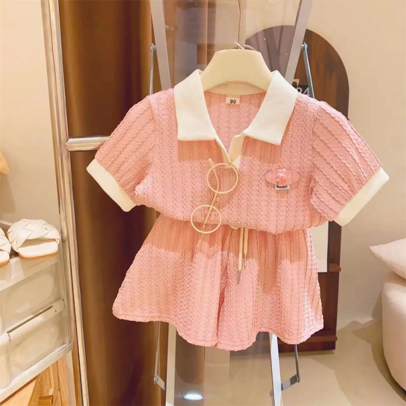 Lookinho Casual Chic Canelado ✨Vibe Comfy com Gola Polo 💫 Elegância pra Sua Pequena em Todas as Ocasiões! 🥰