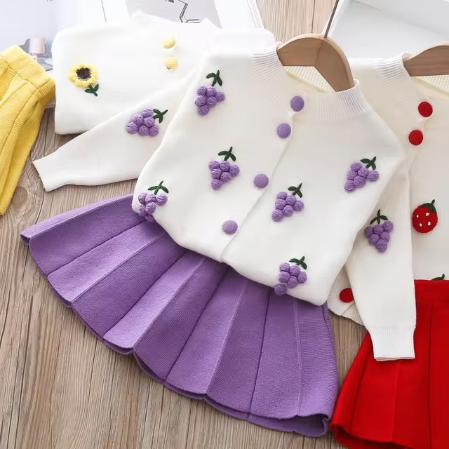 Conjunto Primavera Encantada 🌼🌟 – Suéter Aconchegante 🧸 e Saia Plissada 〰️