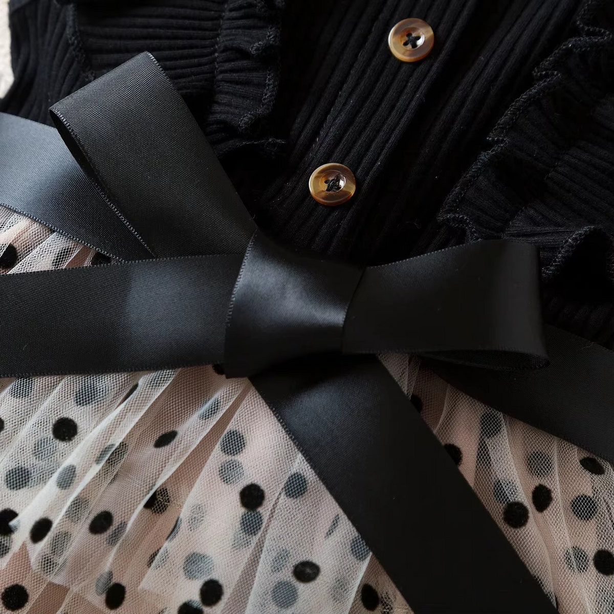 Vestido Emily Comfy-Luxo ☁️👑 – Charme Atemporal ✨🕰️, Tule Mágico de Poá 🧚‍♀️ e Detalhes Retrô 📸