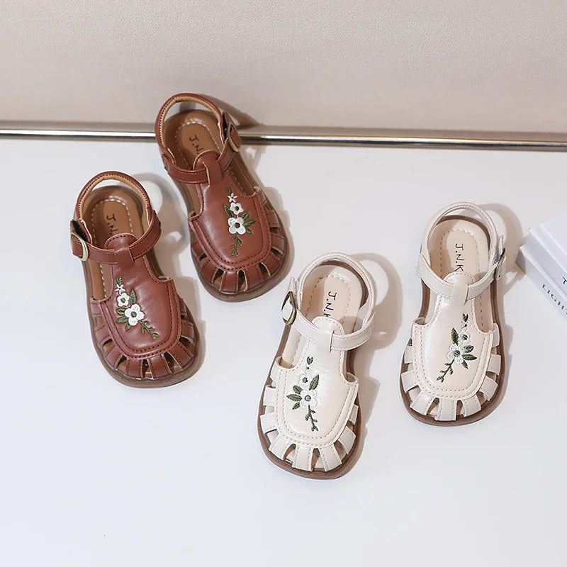 Sandália Infantil Pétalas 💐 A Sandália Clássica que Floresce 🍃 em Cada Passo da sua Bonequinha 💖