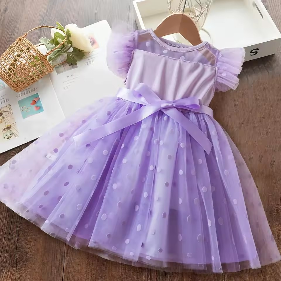 Vestido Emily Comfy-Luxo ☁️👑 – Charme Atemporal ✨🕰️, Tule Mágico de Poá 🧚‍♀️ e Detalhes Retrô 📸
