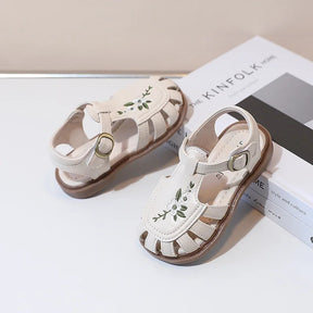 Sandália Infantil Pétalas 💐 A Sandália Clássica que Floresce 🍃 em Cada Passo da sua Bonequinha 💖