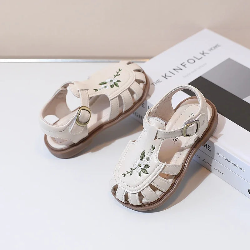 Sandália Infantil Pétalas 💐 A Sandália Clássica que Floresce 🍃 em Cada Passo da sua Bonequinha 💖