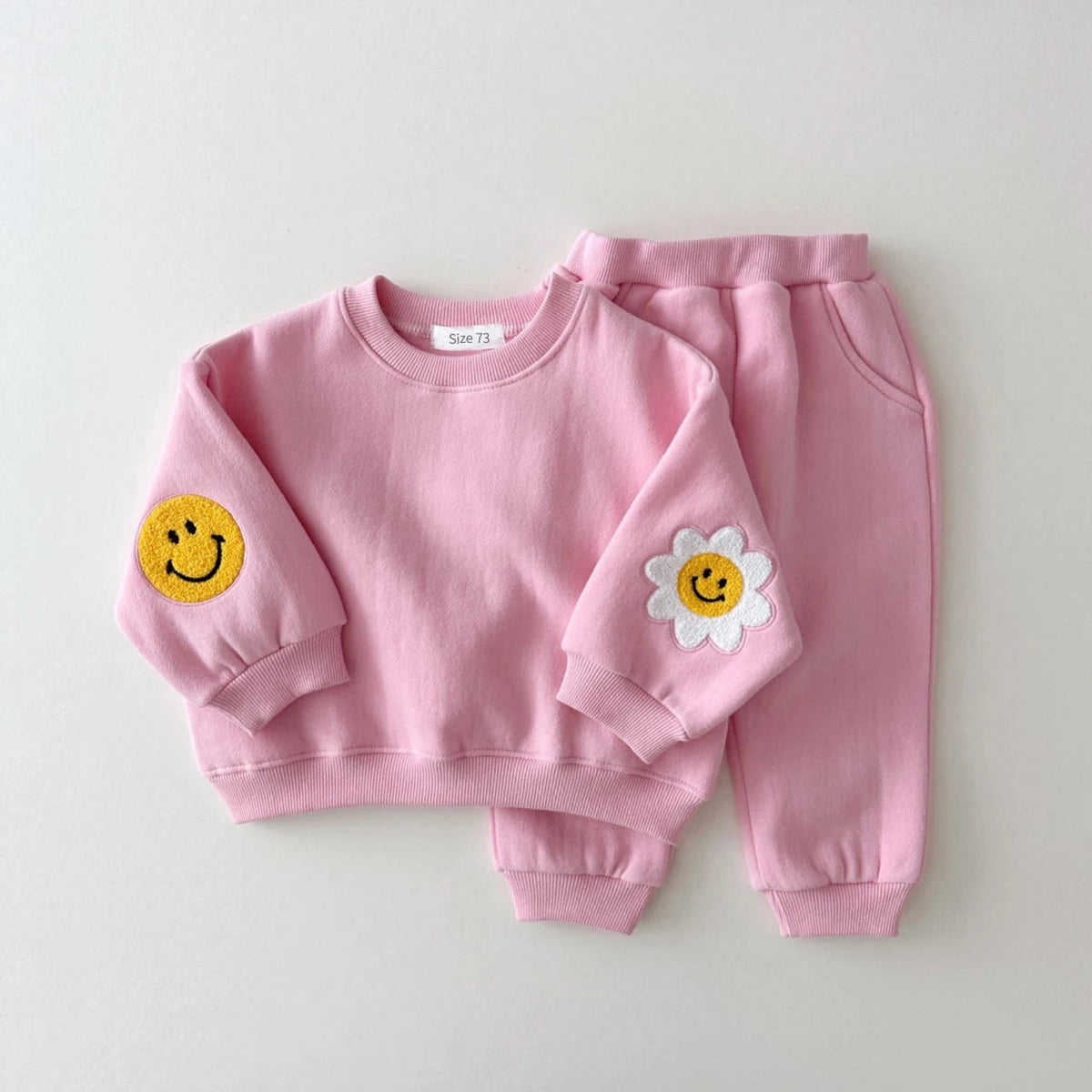 💖 Conjunto Estilo Comfy Moletom Sarinha 🌸 Tendência que Une Conforto e Charme para Todas as Mini-Fashionistas! ✨