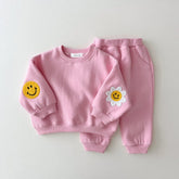 💖 Conjunto Estilo Comfy Moletom Sarinha 🌸 Tendência que Une Conforto e Charme para Todas as Mini-Fashionistas! ✨