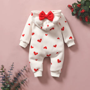 Macacão Peluciado Premium Dengo de Ursinha 🐻 Com Apliques Delicados de Corações 💖 Aveludado Confort ☁️ com Detalhes 3D de Orelhinhas 🐾