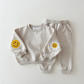 💖 Conjunto Estilo Comfy Moletom Sarinha 🌸 Tendência que Une Conforto e Charme para Todas as Mini-Fashionistas! ✨