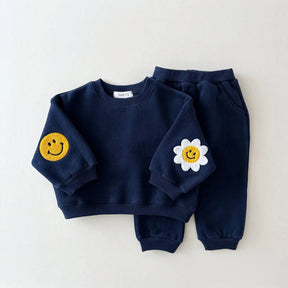 💖 Conjunto Estilo Comfy Moletom Sarinha 🌸 Tendência que Une Conforto e Charme para Todas as Mini-Fashionistas! ✨