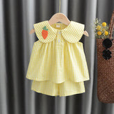 Charme Campestre 🌾 em Nosso Conjuntinho Xadrez 🧺 com Detalhes Gola Peter Pan e Apliques ✨