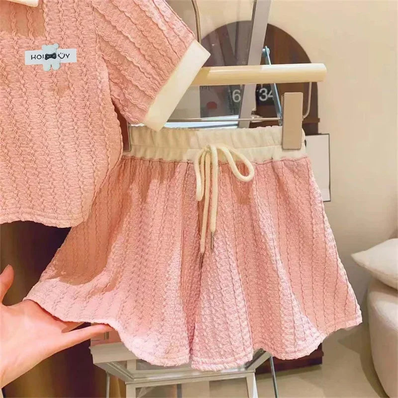 Lookinho Casual Chic Canelado ✨Vibe Comfy com Gola Polo 💫 Elegância pra Sua Pequena em Todas as Ocasiões! 🥰
