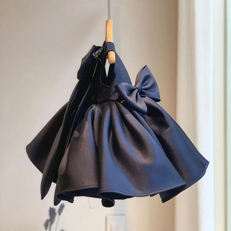 Lookinho Glamour Puro 🌟 Vestido Com Laço Magnífico 🎀 nas Costas e Caimento Impecável - Para os Momentos Mais Especiais e Memoráveis da Sua Filha! 👑🕊️