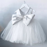 Peça Essencial Glamour Kids 💖 Vestido Com Laço Extra Grande e Pérolas Finas Que Deixam Sua Filha Deslumbrante e Preparada Para Marcar Presença com Muito Estilo! 👑💍