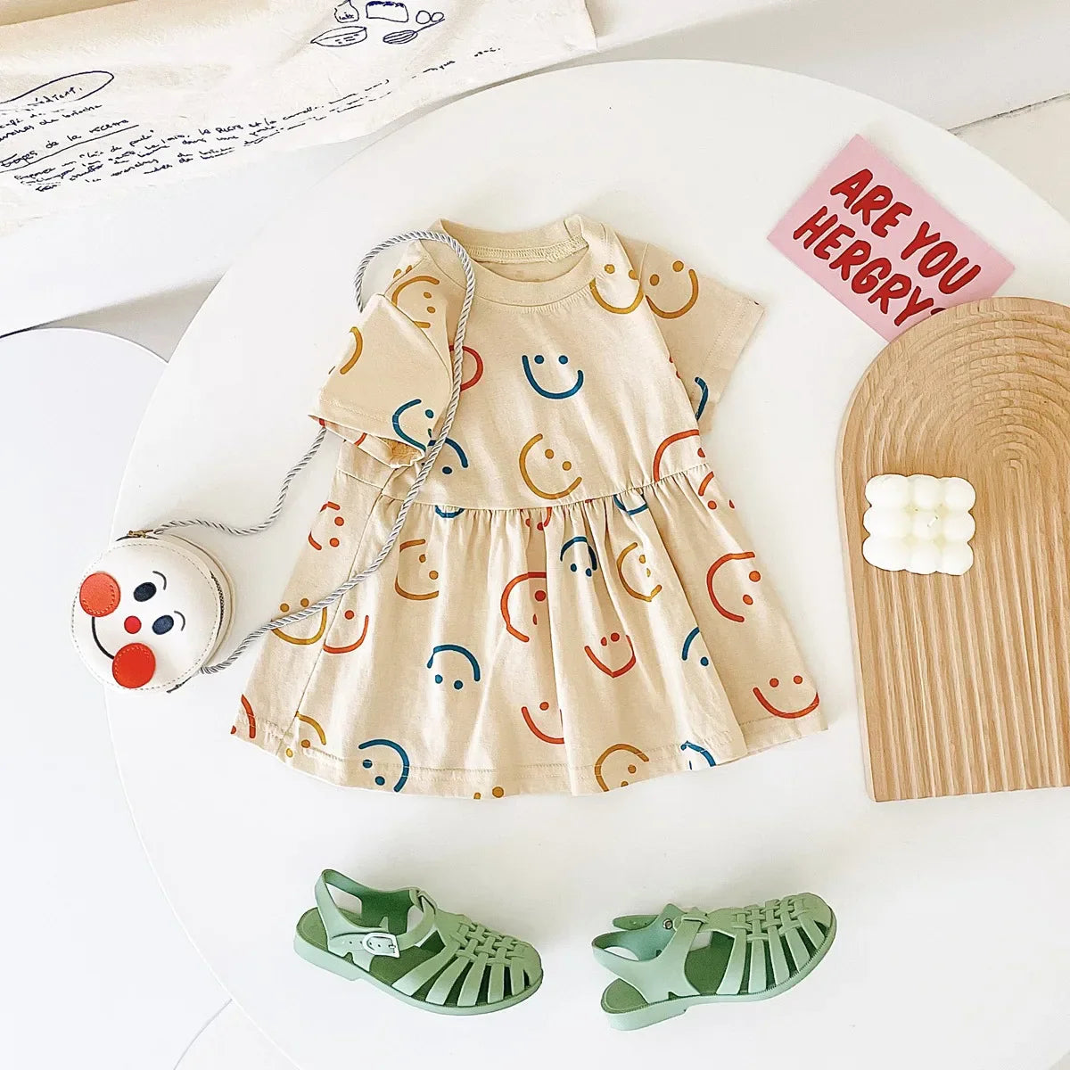 Essencial Verãozinho ☀️ Vestido Babadinho Delicado e Manga Curta Que Traz Conforto e Estilo Para Sua Pequena Brilhar em Qualquer Lugar! ✨💖
