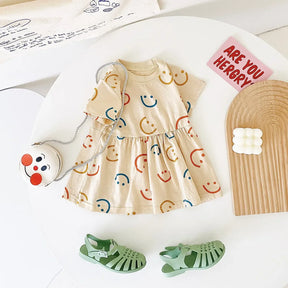Essencial Verãozinho ☀️ Vestido Babadinho Delicado e Manga Curta Que Traz Conforto e Estilo Para Sua Pequena Brilhar em Qualquer Lugar! ✨💖