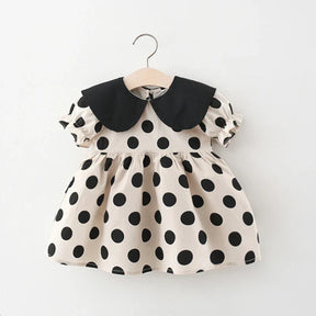 Mini Diva Retrô Moderno 👑 Com Vestido de Bolinhas Clássicas e Caimento Perfeito Que Transforma Qualquer Momento em Pura Magia e Diversão! 🎀🧚‍♀️