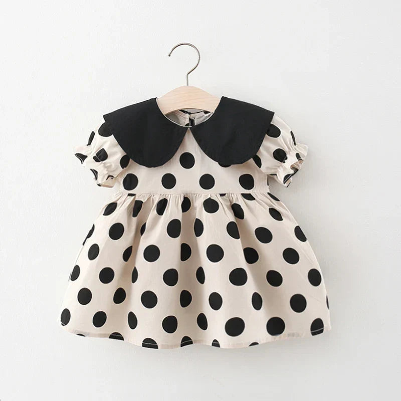 Mini Diva Retrô Moderno 👑 Com Vestido de Bolinhas Clássicas e Caimento Perfeito Que Transforma Qualquer Momento em Pura Magia e Diversão! 🎀🧚‍♀️