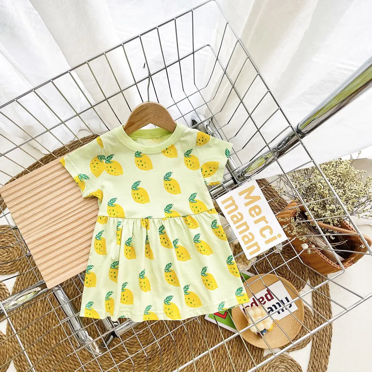 Essencial Verãozinho ☀️ Vestido Babadinho Delicado e Manga Curta Que Traz Conforto e Estilo Para Sua Pequena Brilhar em Qualquer Lugar! ✨💖